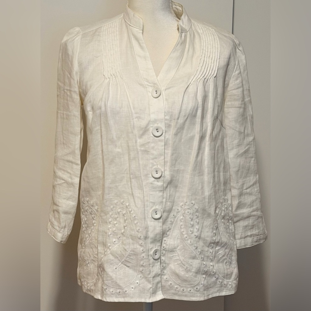 St. Tropez West white 100% linen blouse  eyelet embroidery pleated SZ Small